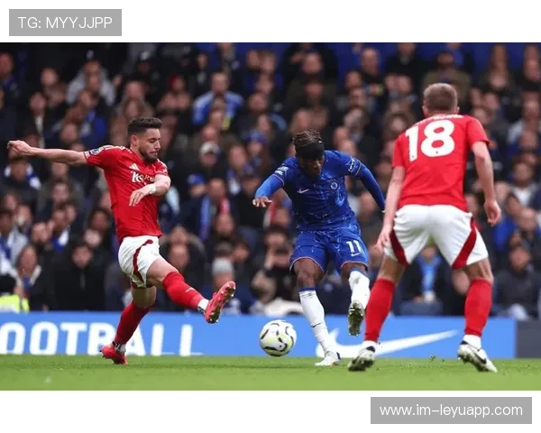 切尔西禁区内补射连中两球展现强大终结力